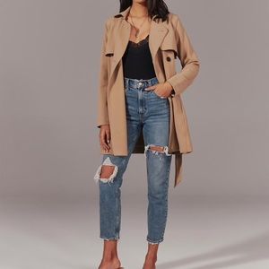 NWT✨ A&F HIGH RISE MOM JEANS 25S✨